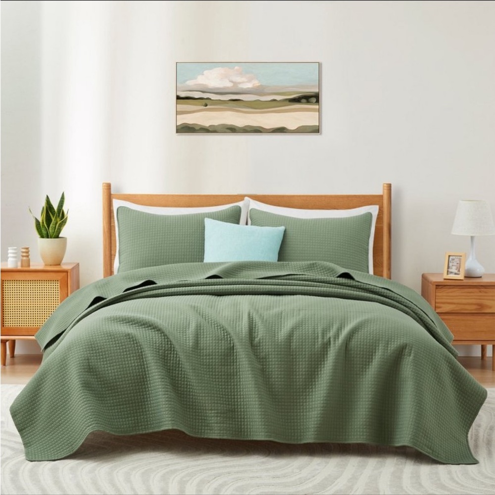 3-Piece Reversible Ultra Lighweight Coverlet Premium Microfiber Quilt Set - Picture 2 of 5